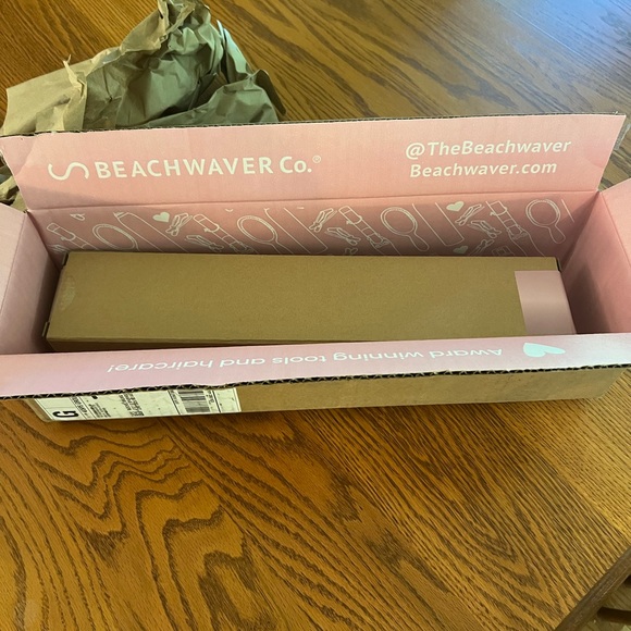 NWB Beachwaver Curling Iron - Picture 7 of 7